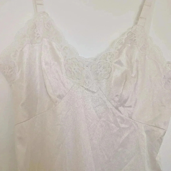Vintage  French maiden classic white slip with lace details size small - Picture 3 of 10